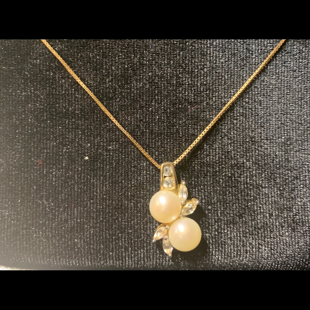 10k Pearl & Diamond necklace